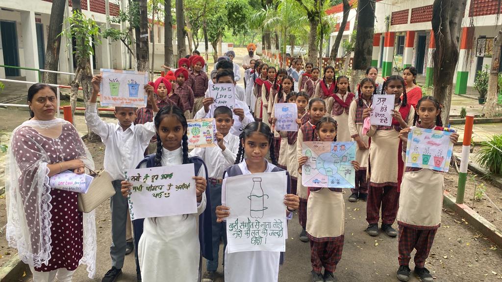 The District Legal Services Authority organized an anti-drug awareness rally with the students of various schools